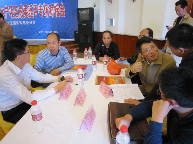 企业代表与MILAN米兰体育·（中国）官方网站教授现场交流